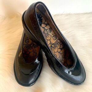 Fly London Shiny Black Womens Yoni Patent Wedge Pump Shoe Size EU38/7.5 US